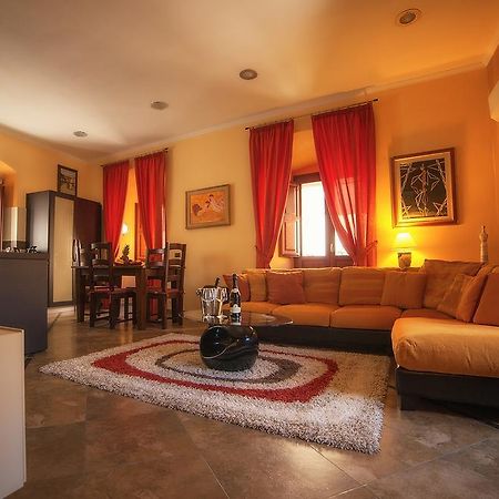 Luxury Home Bosa Apartment Екстер'єр фото