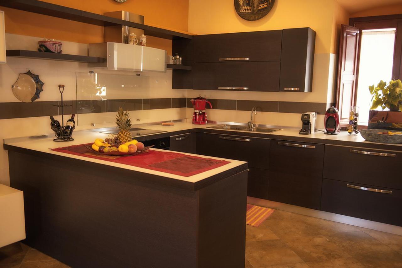 Luxury Home Bosa Apartment Екстер'єр фото