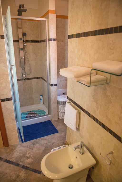 Luxury Home Bosa Apartment Екстер'єр фото